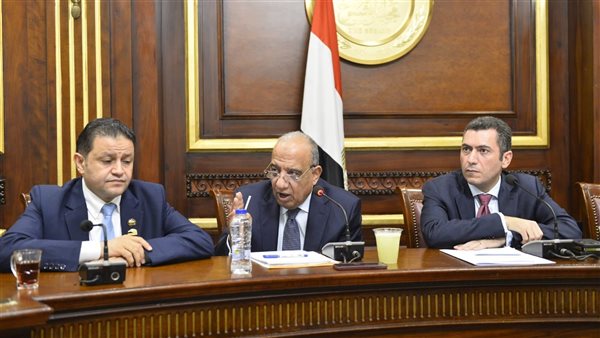 الوزير خلال الجلسة