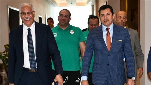 وزير الشباب والرياضة