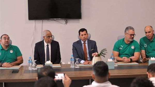 ميكالي مع وزير الشباب