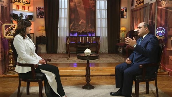 الباز والسفيرة نبيلة