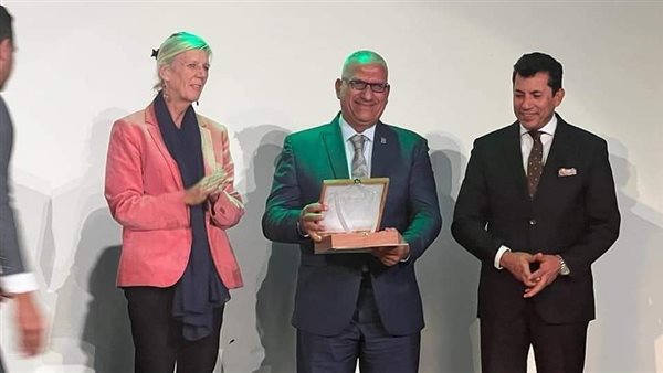 خلال التكريم 