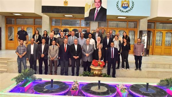 محافظ أسيوط وممثلو