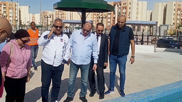 جانب من تسليم مركز