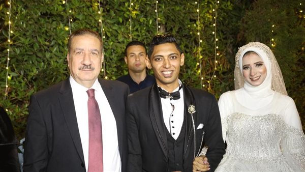 المحافظ خلال الفرح