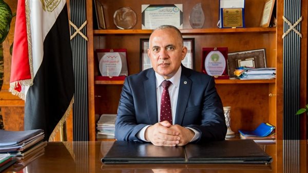 وزير الري السابق