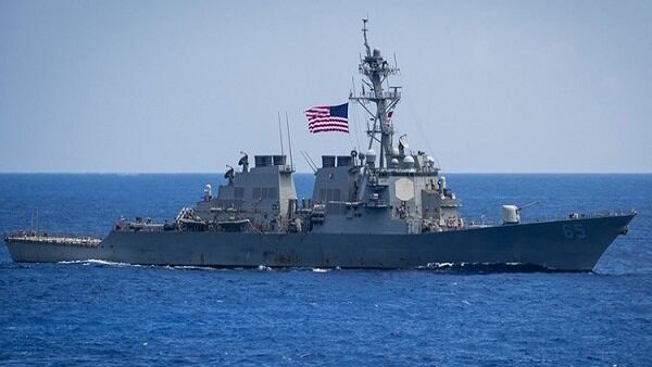 مدمرة أمريكية 