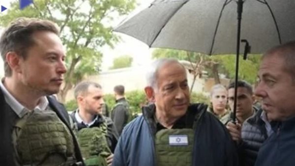 إيلون ماسك يتجول