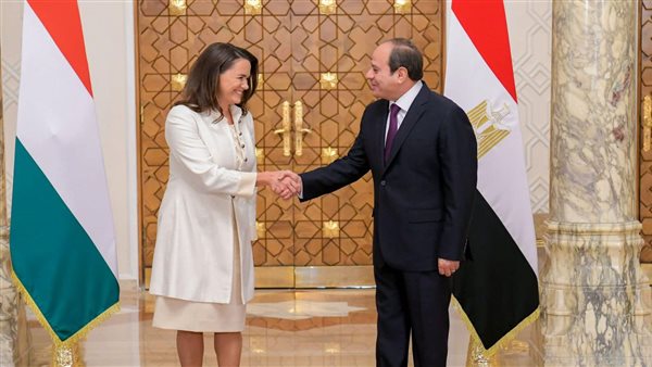 كاتالين نوفاك والرئيس