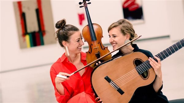 الشقيقتان ميرا وسارة