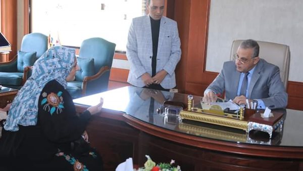 محافظ سوهاج يبحث