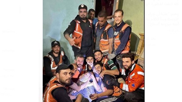 الطفلة وسط رجال الحماية