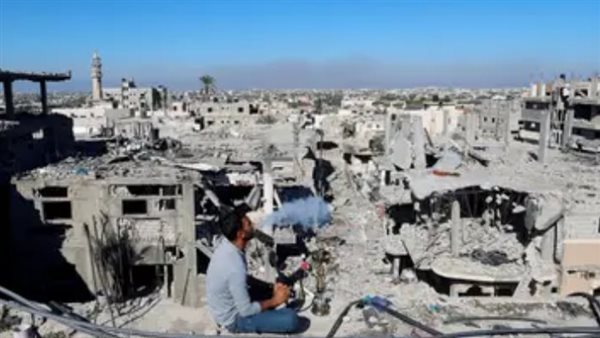 جهاد أبوطعيمة يدخن