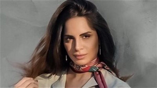   الفنانة آمال ماهر