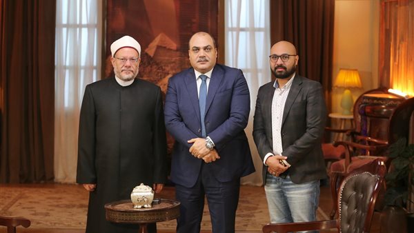 شوقي والباز ورئيس