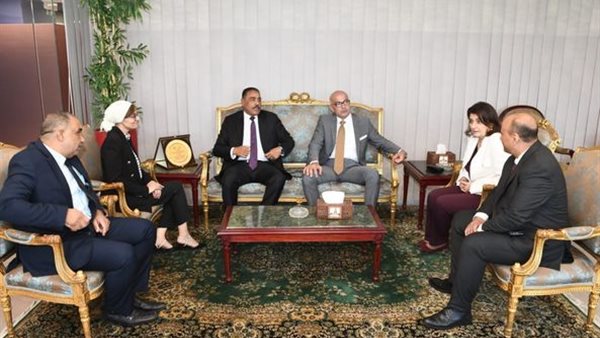 جانب من توقيع البروتوكول