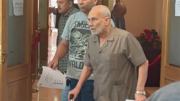 مسن مصري في قطر يحرص