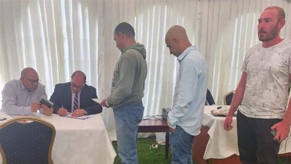 الشباب في كينيا يدلون