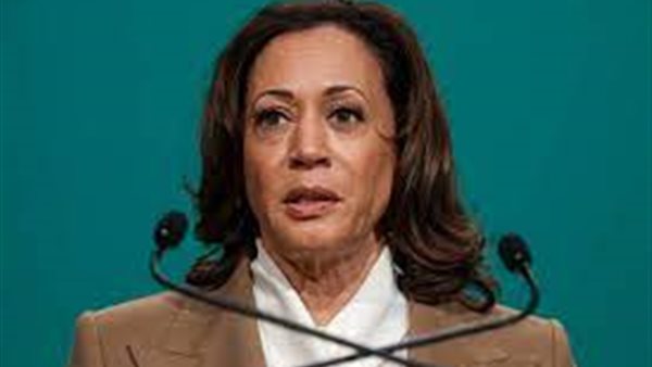 كامالا هاريس نائبه