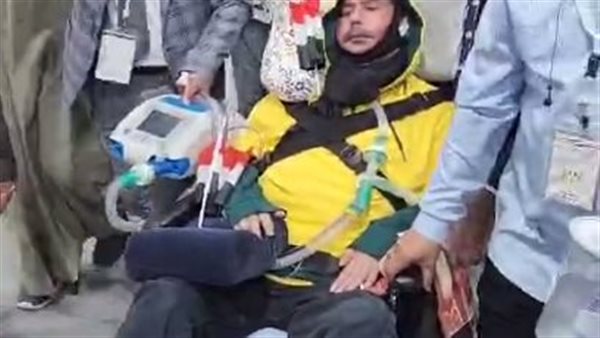 مصري بالكويت يصر