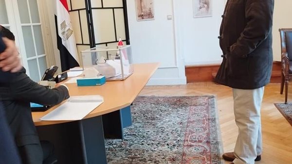 غلق صناديق الاقتراع