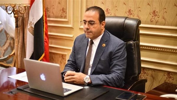  الدكتور محمود حسين