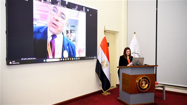 وزيرة الهجرة 