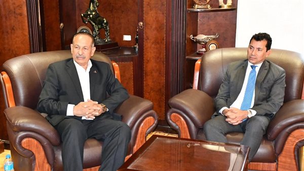 وزير الشباب والرياضة