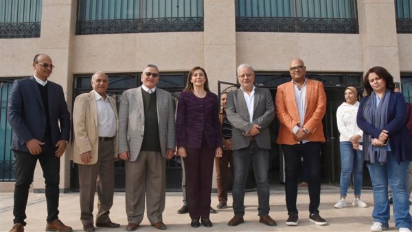 وزيرة الثقافة 