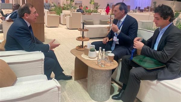 جانب من المباحثات