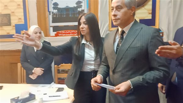 وزير العمل  يشارك