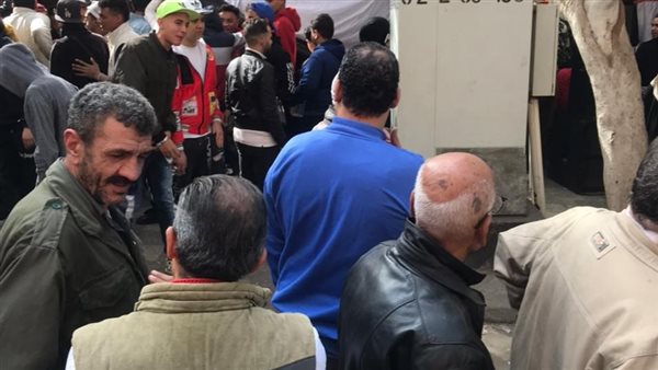 زحام أمام لجنة السيده