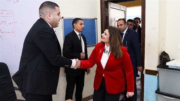 وزيرة الهجرة 