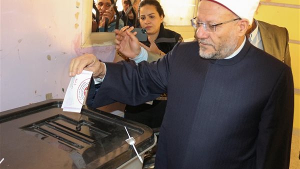 الدكتور شوقي علام