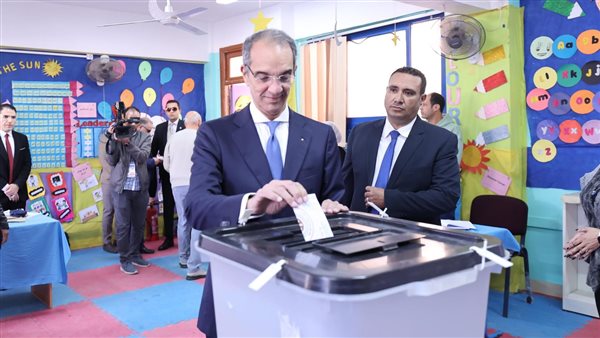 وزير الاتصالات 