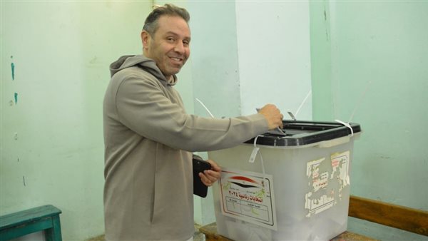 حازم إمام يدلي بصوته