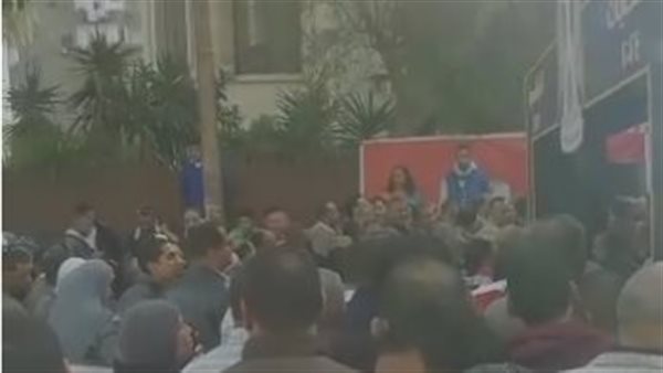 إقبال شديد من الناخبين