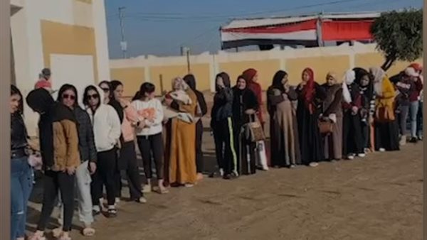 طوابير من أهالي دكرنس