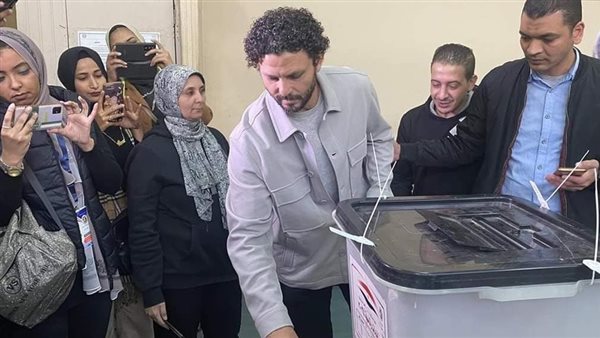 حسام غالي  يدلي بصوته