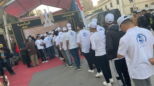 طلاب جامعة عين شمس