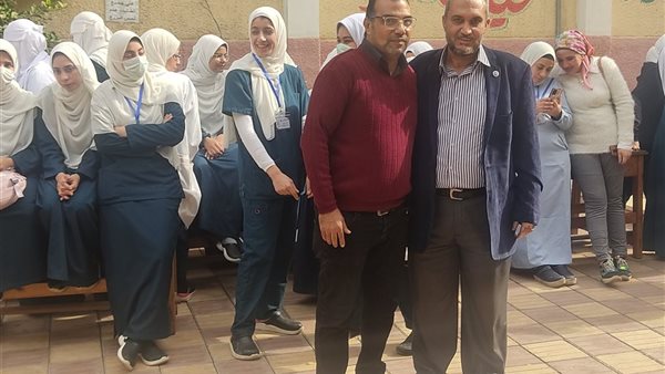 اثناء ادلاء العاملين