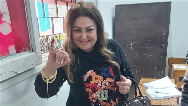  الفنانة نهال عنبر