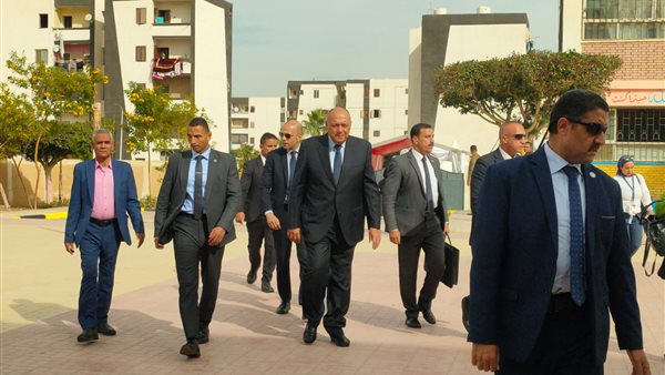 وزير الخارجية يغادر