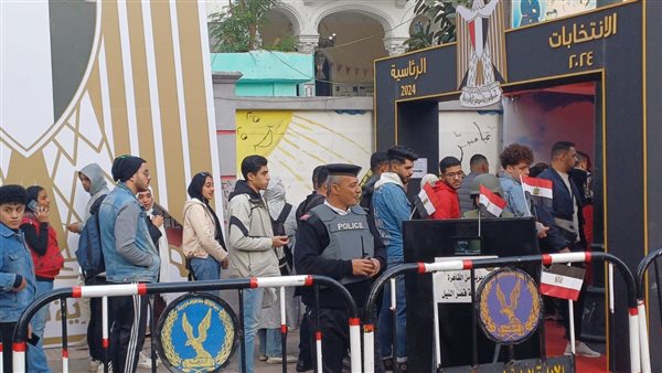 توافد الناخبين على