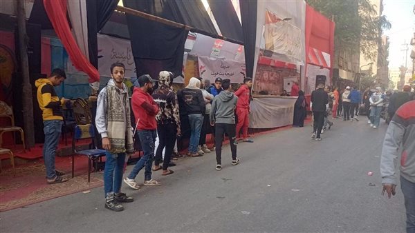 توافد الناخبين على