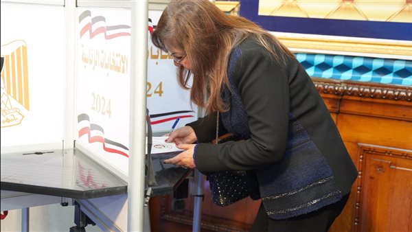  وزيرة التخطيط تدلي