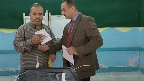 مستشار في احدي لجان