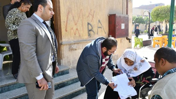  تصويت سيدة قعيدة