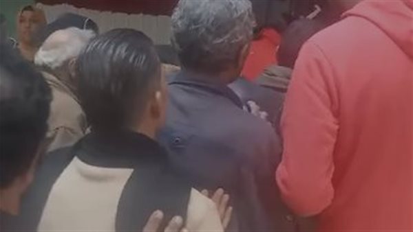 تسارع الناخبون على