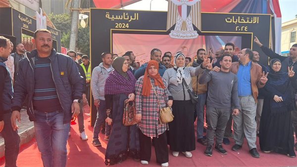 توافد الناخبون الي