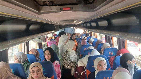  طالبات وعاملات بلجنة